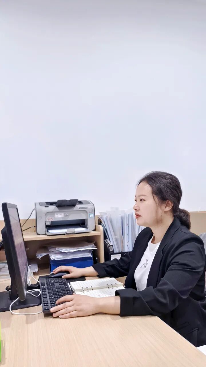 贺敏3.jpeg 贺敏3.jpeg