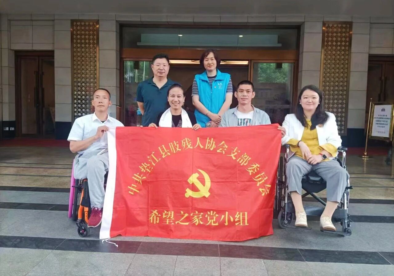 优秀毕业生彭3.jpg